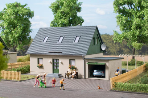 Auhagen 11454 HO Detached house with garage