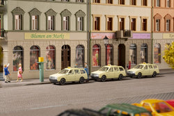 Auhagen 43676 Taxi with pillar-type call boxes