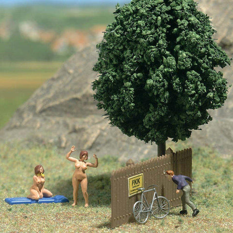 Busch 7669 OO/HO Admiring The Scenery