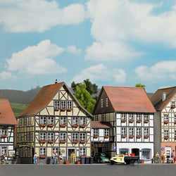 Busch 1538 2 Half timbered Houses connected with Bridge