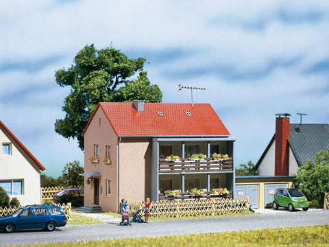 Auhagen 12236 1:100 Multi Family house