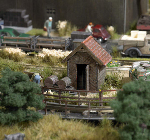 Busch 1545 OO/HO Wooden Oil Shed