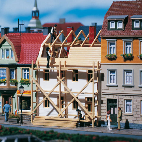 Auhagen 12270 1:100 Town house under renovation