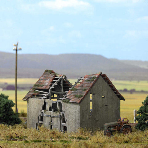 Busch 1405 Dilapidated barn kit