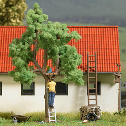 Busch 1834 Building a tree house