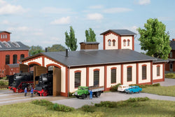 Auhagen 13342 TT Locomotive shed with water tower