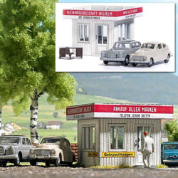 Busch 1063 Used car dealer building kit with two vehicles HO Scale