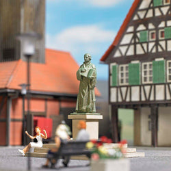 Busch 7730 HO Martin Luther statue