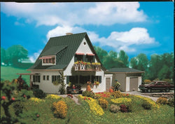 Vollmer 43718 HO House w/garage kit