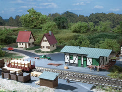 Auhagen 14451 N Freight Station with sheds