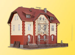 Kibri 39315 H0 Railwaymans house with scaffold and annexe