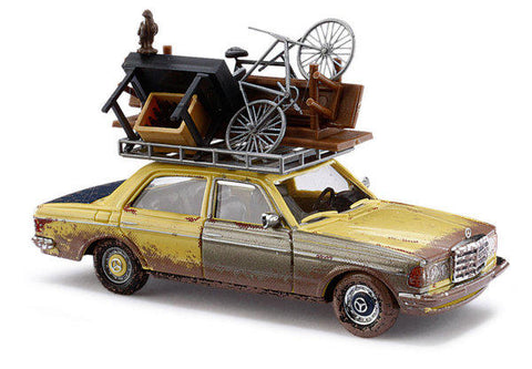 Busch 46858 MB W123 Refugee loaded car